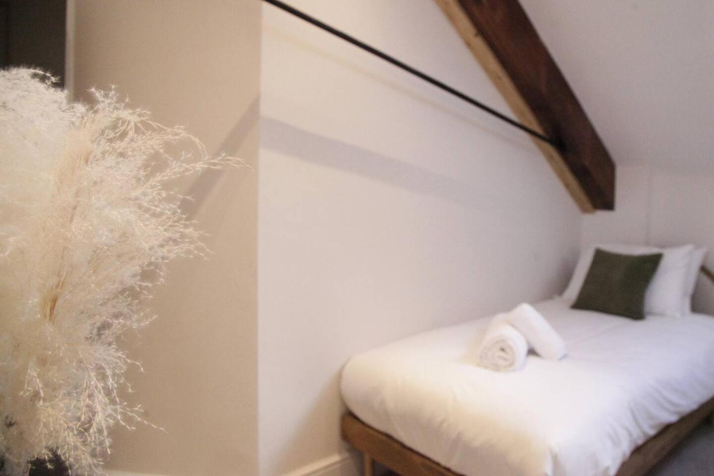 Pass The Keys Apartment 3 Old Conservative Club In Historic Town 카나번 외부 사진