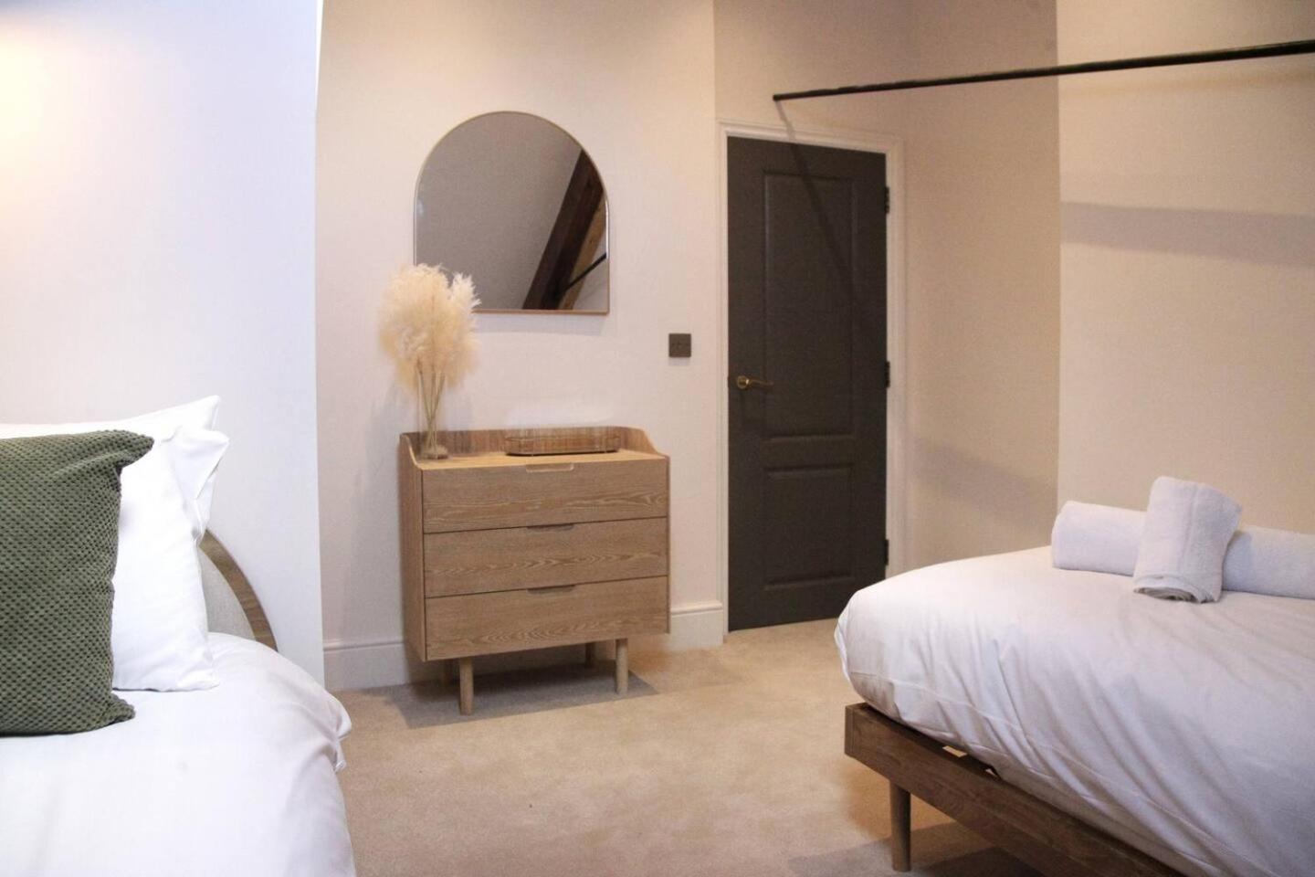 Pass The Keys Apartment 3 Old Conservative Club In Historic Town 카나번 외부 사진